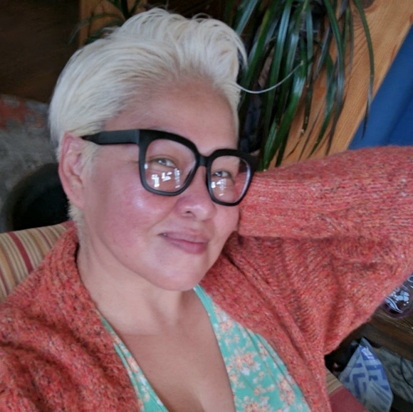 Meet your Posher, Cora - Picture 1 of 1